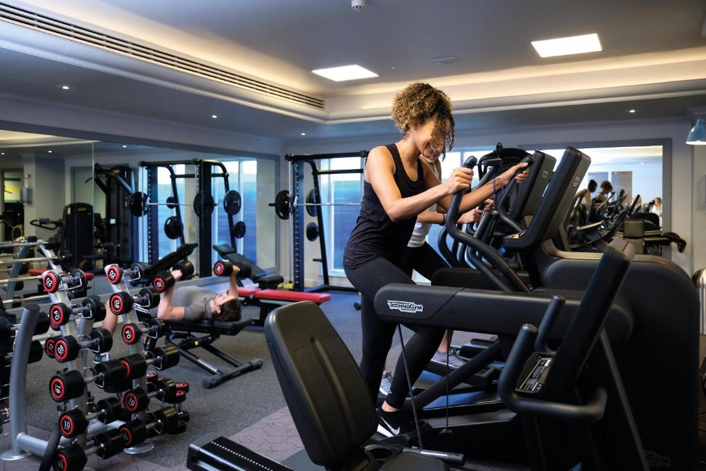 Fitness centrum a/nebo fitness zařízení v ubytování Aztec Hotel and Spa