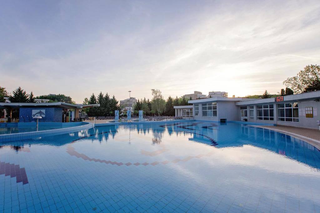 Bazén v ubytování Hotel International nebo v jeho okolí