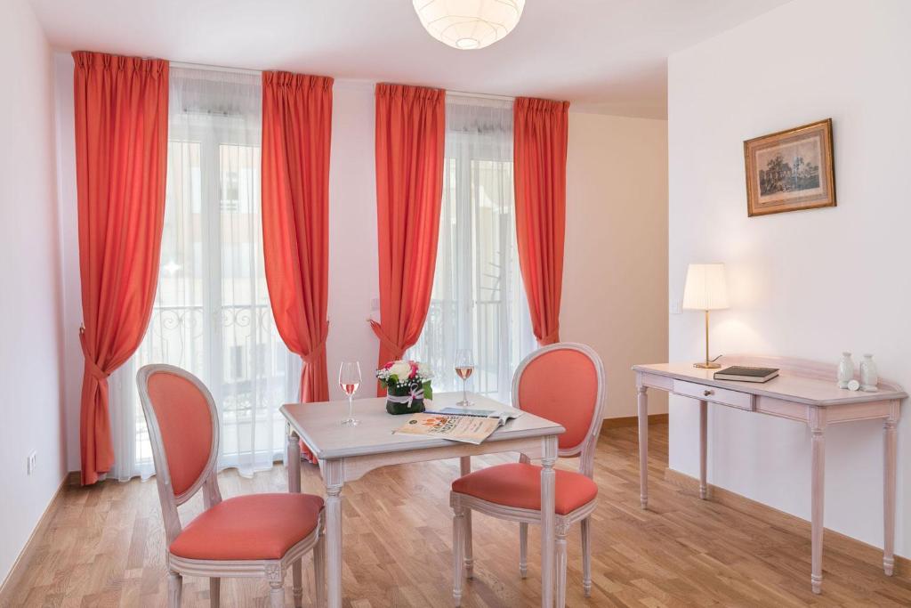 Posezení v ubytování Médicis Home Puteaux