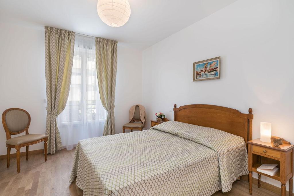 Postel nebo postele na pokoji v ubytování Médicis Home Puteaux