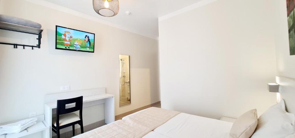 Postel nebo postele na pokoji v ubytování ESPERANCE HOTEL