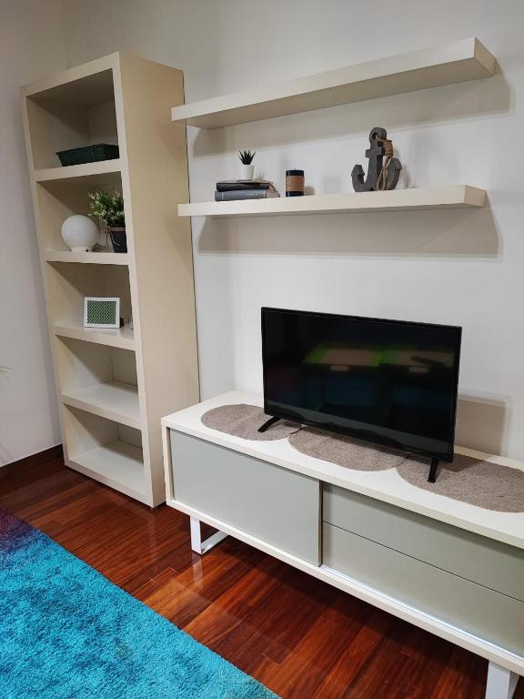 TV a/nebo společenská místnost v ubytování CarreraHouses Gaivota