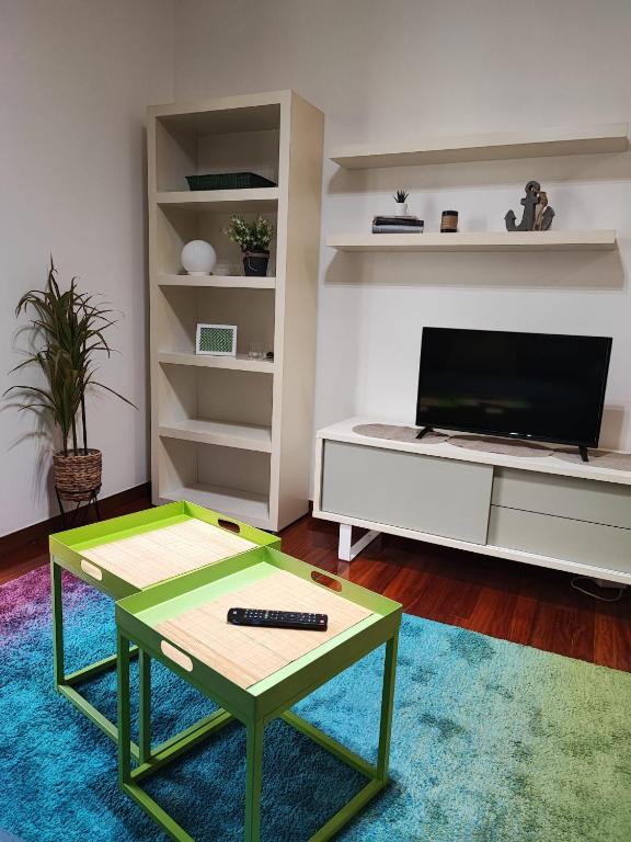 TV a/nebo společenská místnost v ubytování CarreraHouses Gaivota