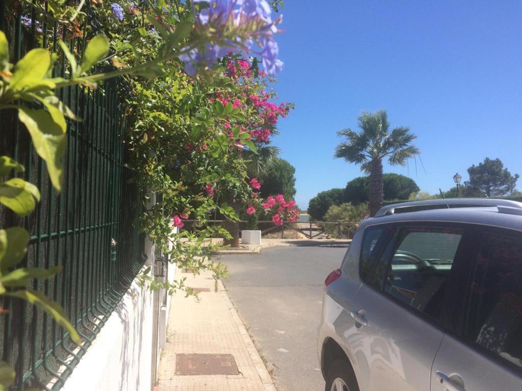 Casa amplia adosada al lado de la playa