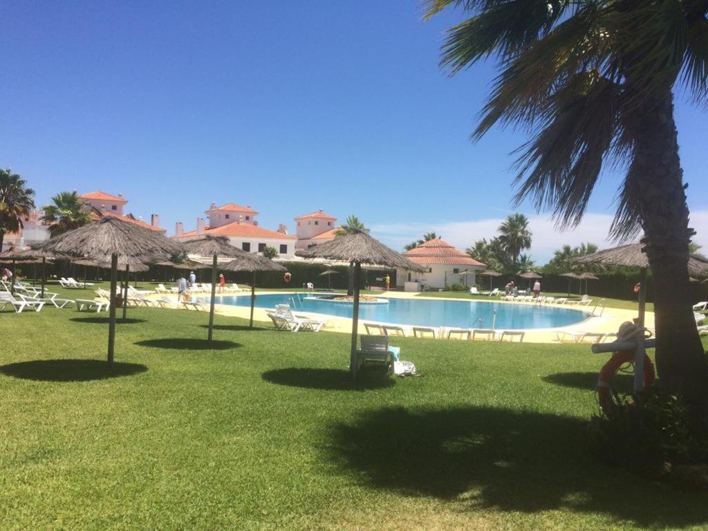 Bazén v ubytovaní Casa amplia adosada al lado de la playa alebo v jeho blízkosti
