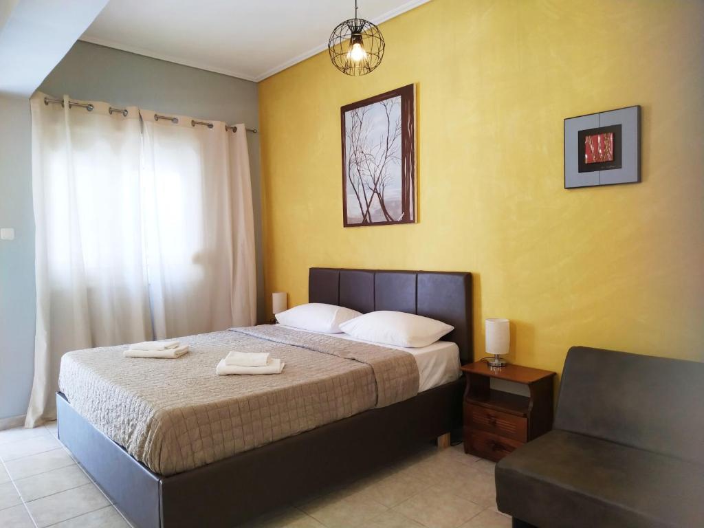 A bed or beds in a room at OSCAR STUDIO KALAMATA city centre