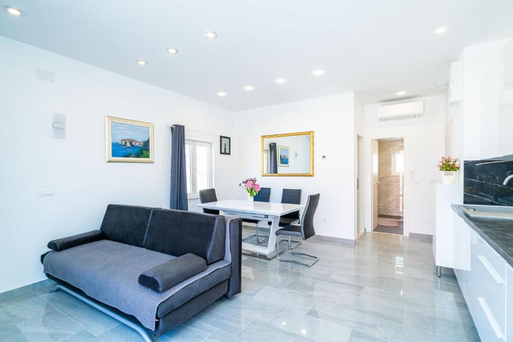 TV a/nebo společenská místnost v ubytování Andelic Sunset Apartments