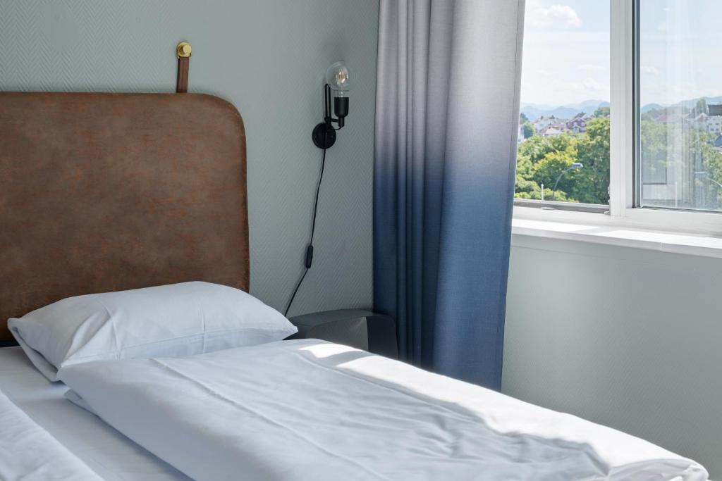 Postel nebo postele na pokoji v ubytování Bjørvika Apartments - Sirkus Renaa