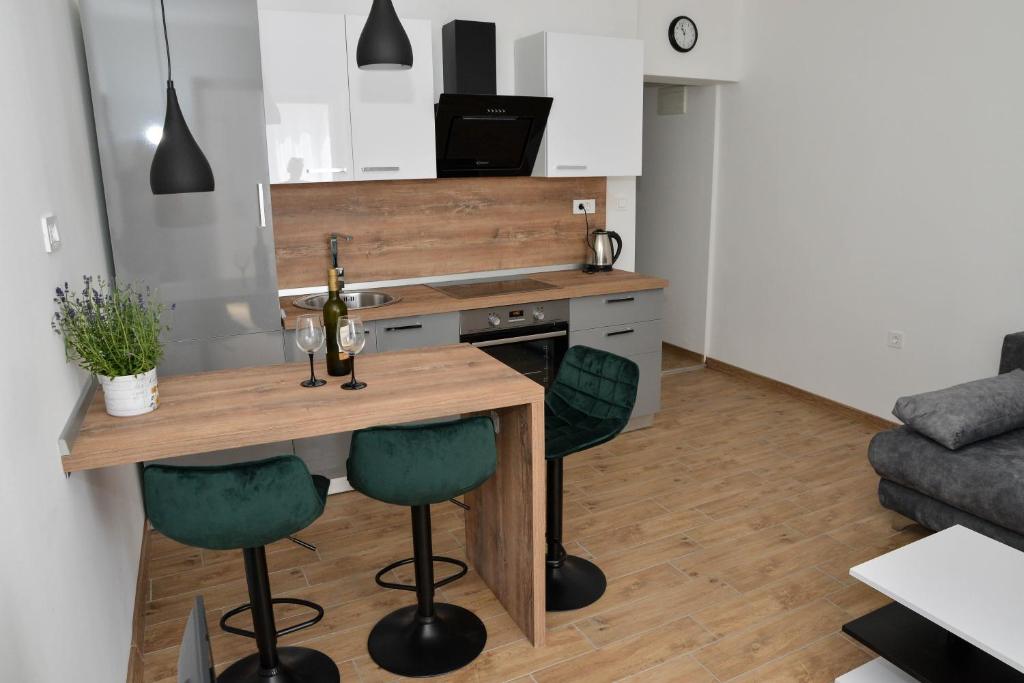 Kuchyňa alebo kuchynka v ubytovaní Apartman Nina 3