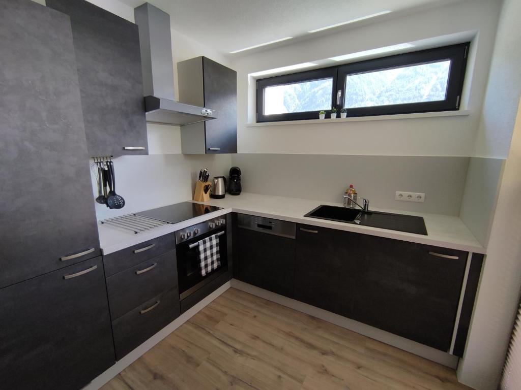A kitchen or kitchenette at Apart Katja