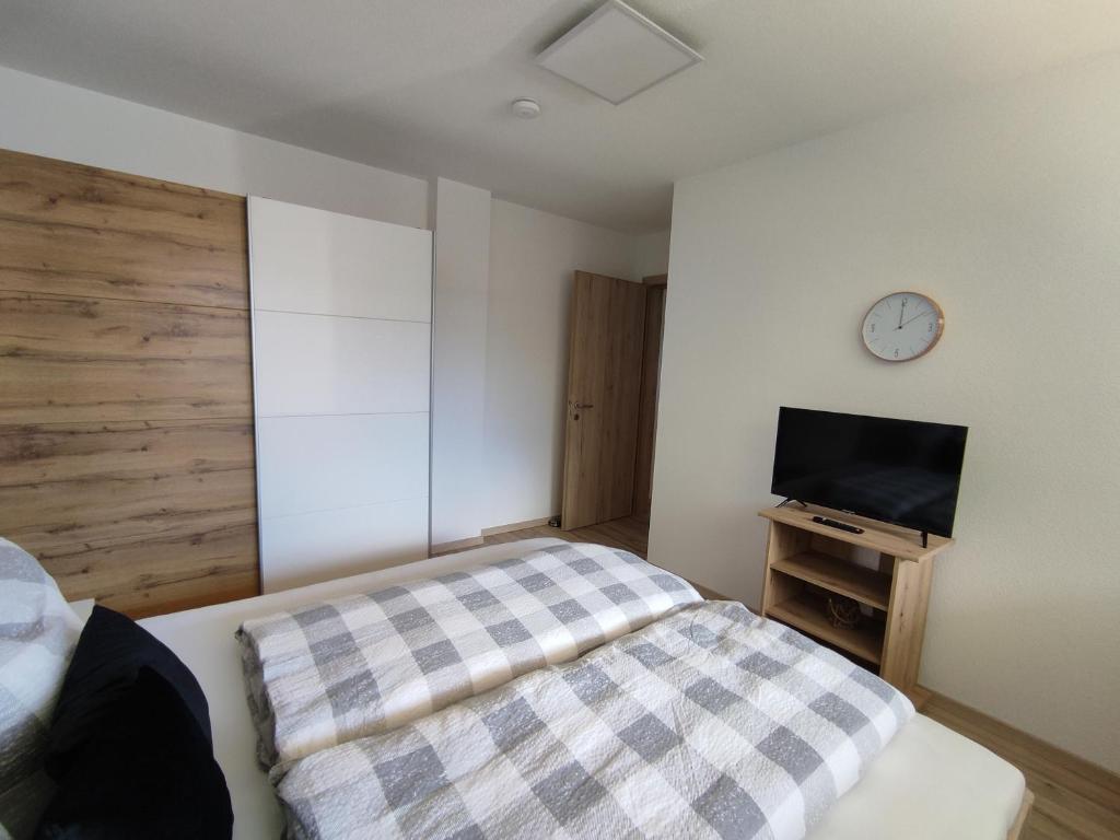 A television and/or entertainment centre at Apart Katja