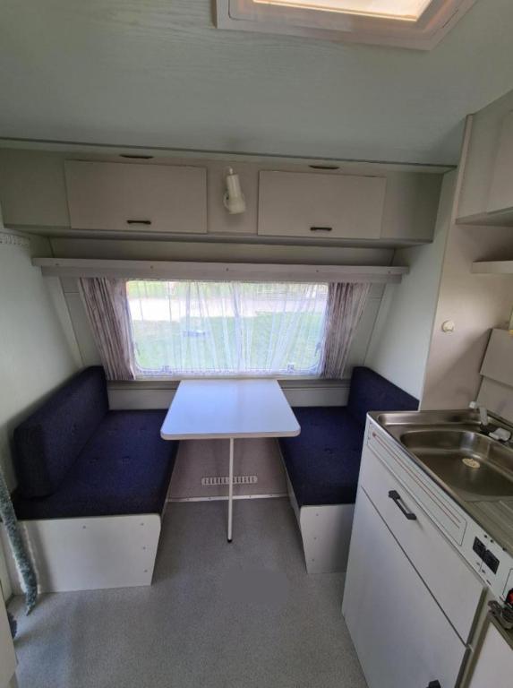 Volledig uitgeruste 2/3 persoons caravan