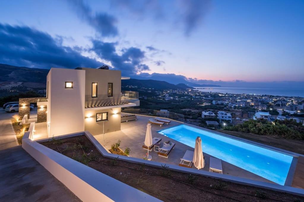 Πισίνα στο ή κοντά στο Villa Thea, stunning view, pool, BBQ, Brand new.