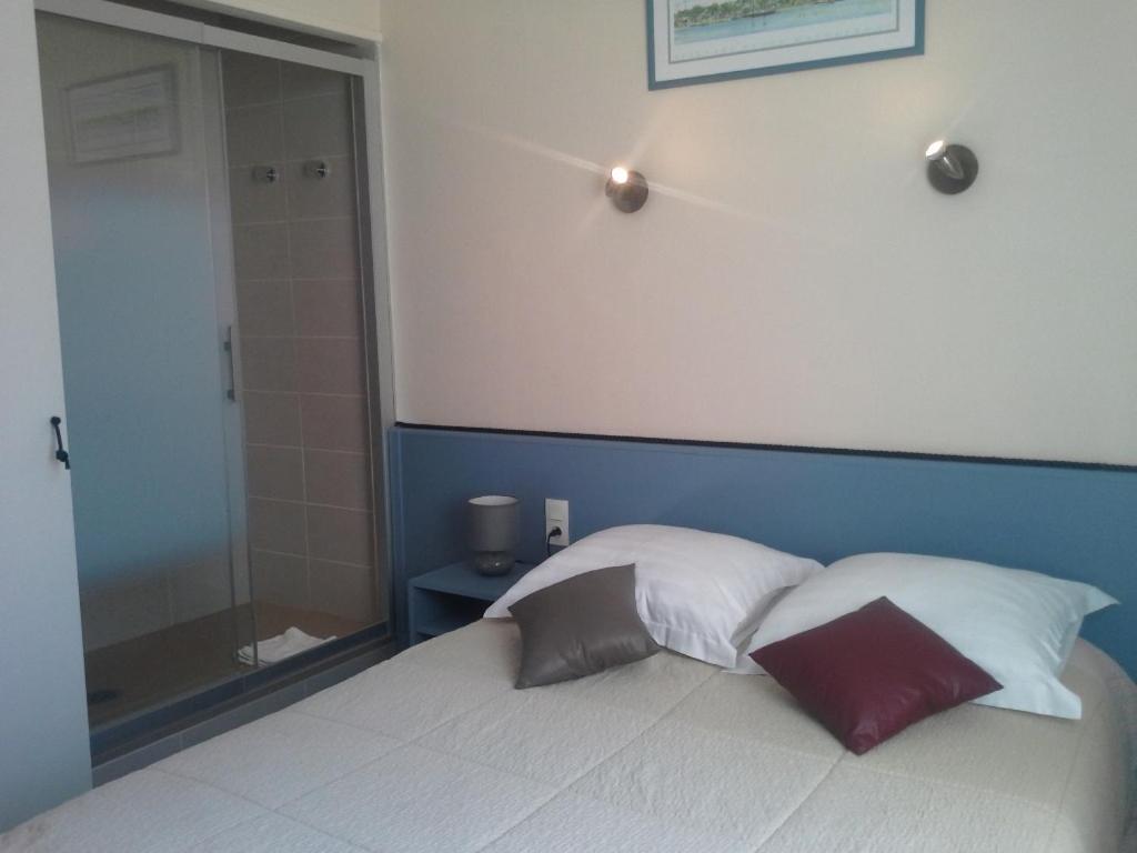 Posteľ alebo postele v izbe v ubytovaní HOTEL KAN AVEL
