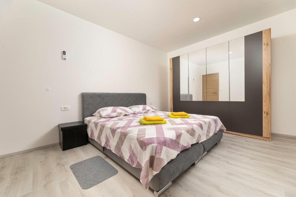 Łóżko lub łóżka w pokoju w obiekcie Villa George