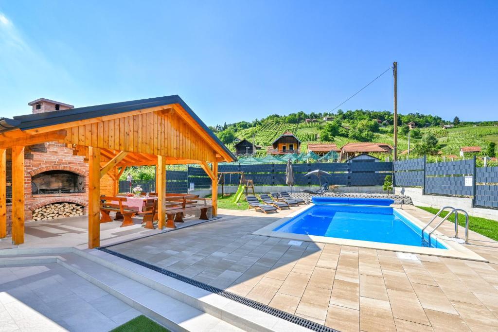 Bazén v ubytovaní Kuća za odmor Tranquilo alebo v jeho blízkosti