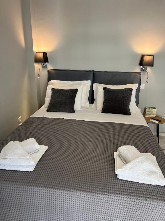 Living near Acropolis by Sylvia Staikou at Nikis str - 1