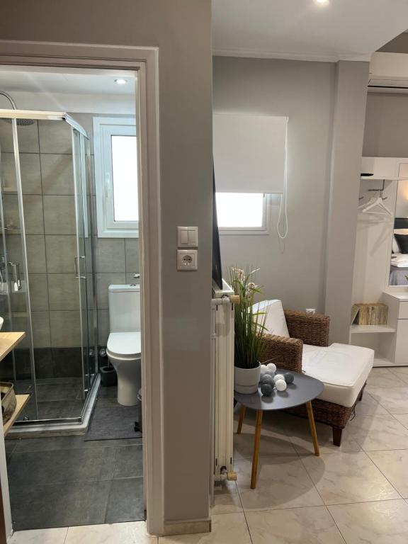 Living near Acropolis by Sylvia Staikou at Nikis str - 10