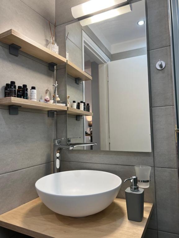 Living near Acropolis by Sylvia Staikou at Nikis str - 11