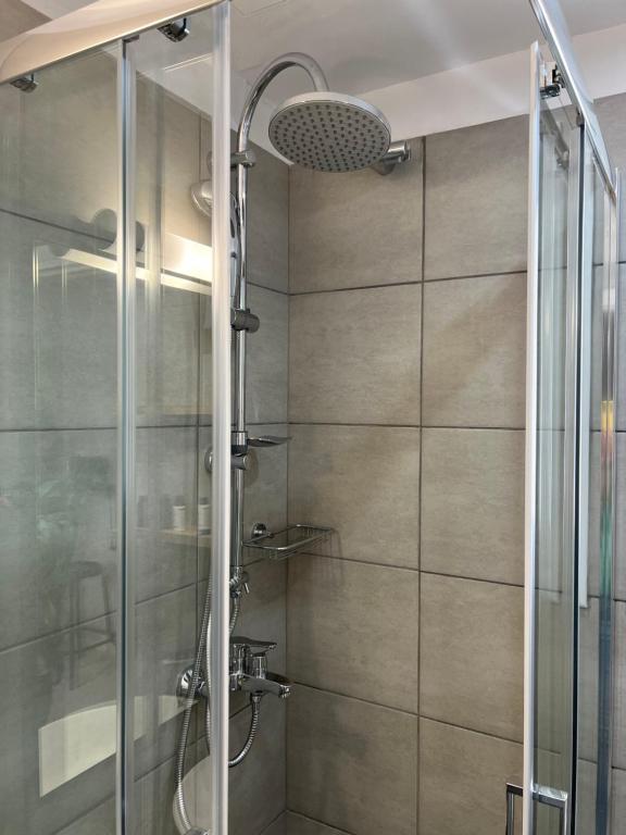 Living near Acropolis by Sylvia Staikou at Nikis str - 13