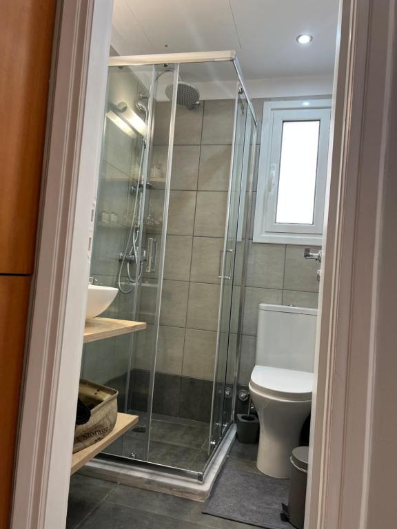 Living near Acropolis by Sylvia Staikou at Nikis str - 14