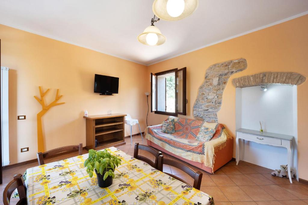 Televízia a/alebo spoločenská miestnosť v ubytovaní Casale Filiberto Terrazza