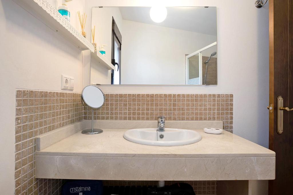 A bathroom at Cobijadas75 Segur