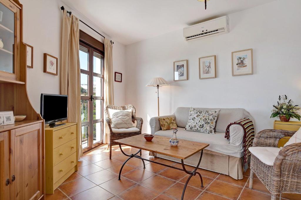 A television and/or entertainment centre at Cobijadas75 Segur