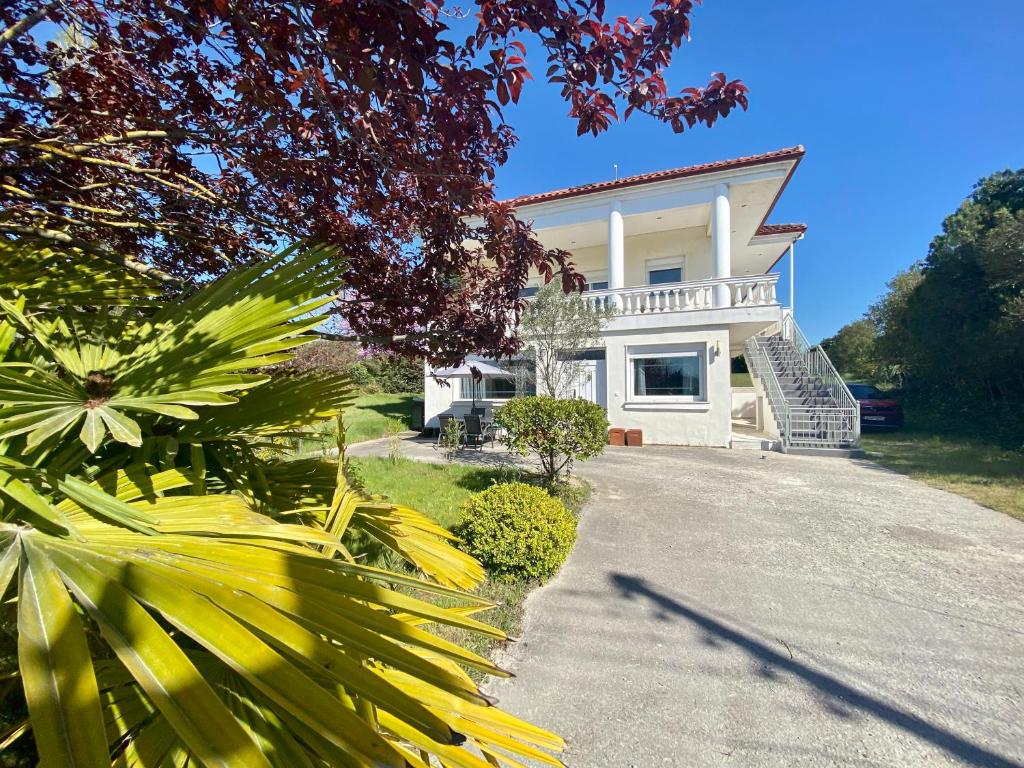 Thalassa Modern Apartment in Villa with Garden, Epanomi (updated