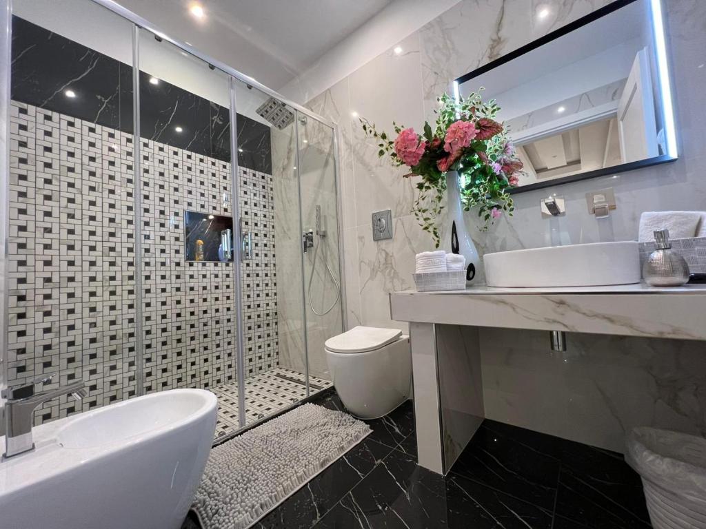Koupelna v ubytování GianLuis Luxury Suites
