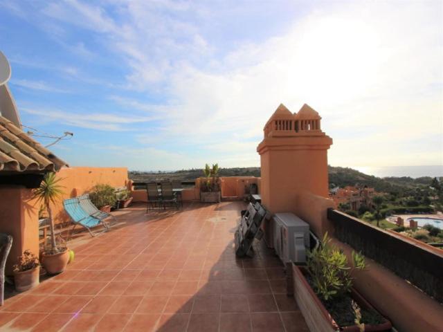 Balkón nebo terasa v ubytování 2 bedroom Penthouse with a private 360 rooftop terrace with sea and mountain views