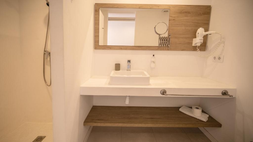 Koupelna v ubytování Xubec - Albergue Juvenil