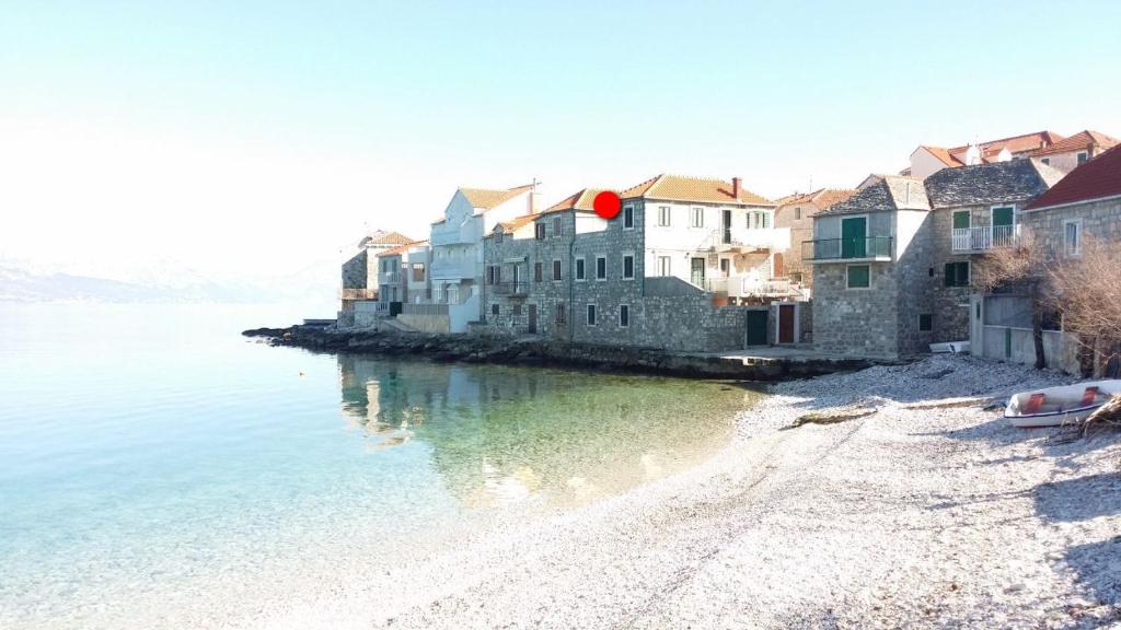 Apartments Lucija above the beach, Postira (updated prices 2024)