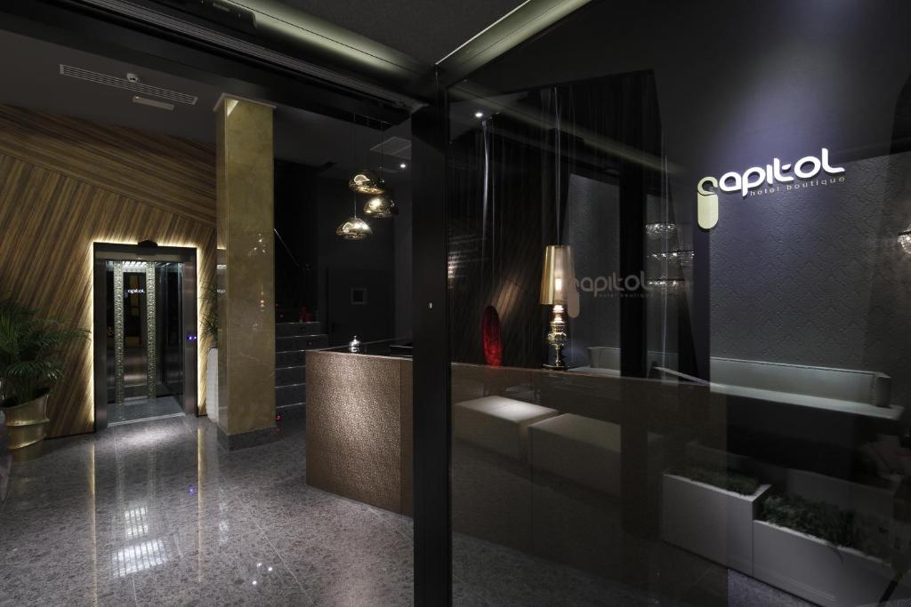 A bathroom at Capitol Boutique Hotel