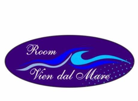 a sign that says room then dad name with a wave at Vien dal Mare in Bari