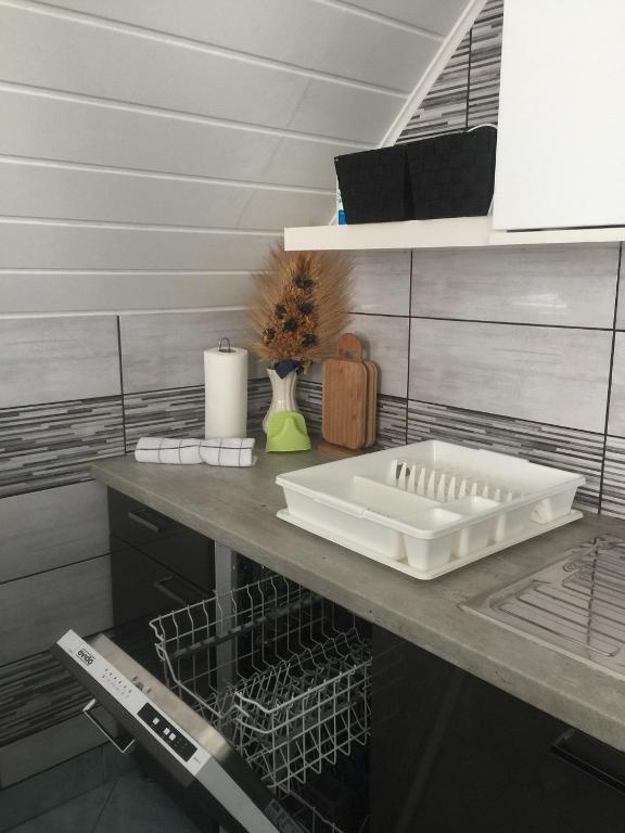 Kuchyňa alebo kuchynka v ubytovaní Gyöngyi Apartman