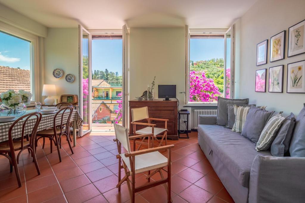 Część wypoczynkowa w obiekcie LA BOUGAINVILLE Relax, Giardino e Parcheggio