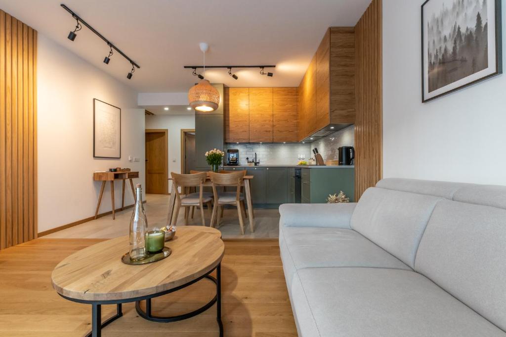 Kuchyňa alebo kuchynka v ubytovaní WILANESKA Apartament Olimpijska Szczyrk