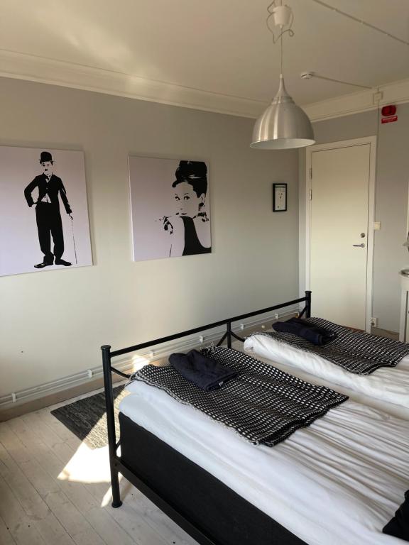 Postel nebo postele na pokoji v ubytování Kolmårdsgården B&B