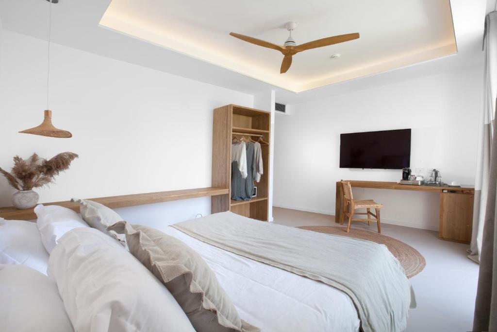 a bedroom with a bed and a flat screen tv at Maya Beach Resort in Massa Lubrense