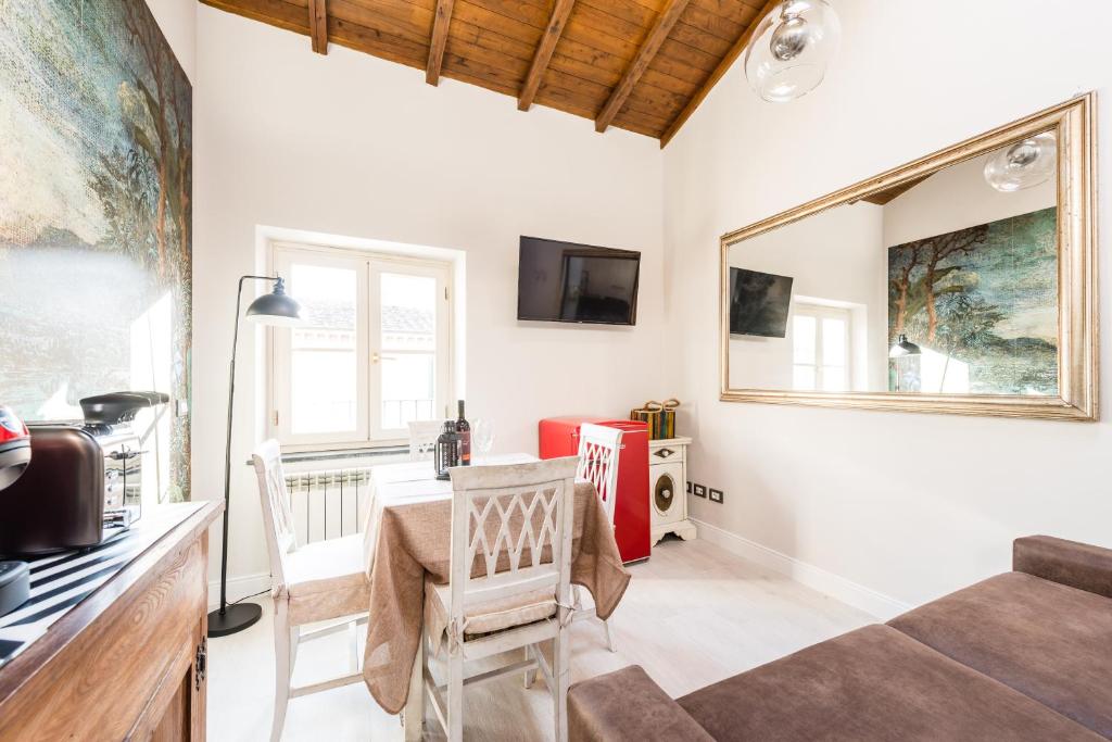 Gli specchi - Steps to the walls - 2 SmartTV - 4