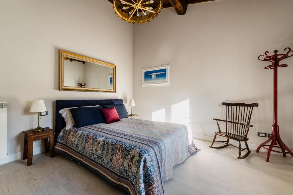 Gli specchi - Steps to the walls - 2 SmartTV - 1