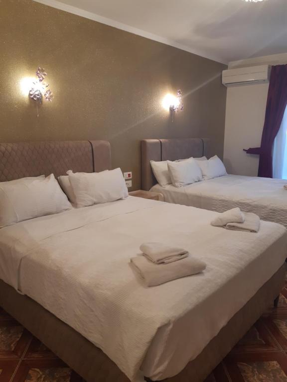 Postel nebo postele na pokoji v ubytování Hotel Astoria