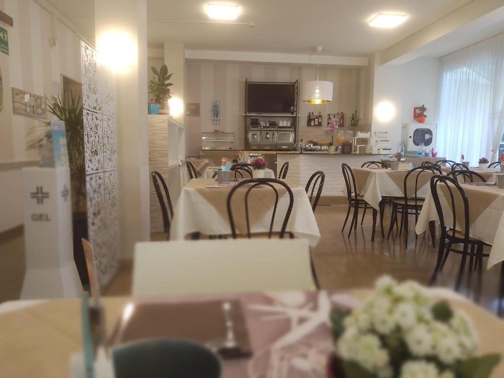 Kuchyň nebo kuchyňský kout v ubytování B&B - Meuble' - Hotel " CORDIALE "