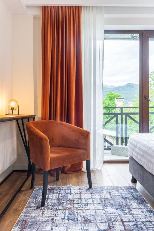 Nespecifikovaný výhled na hory nebo výhled na hory při pohledu z hotelu