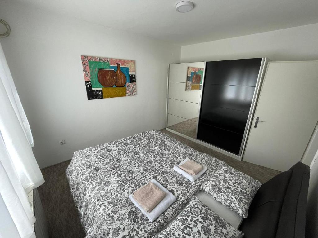 Peaceful and spacious apartment with free parking - Housity