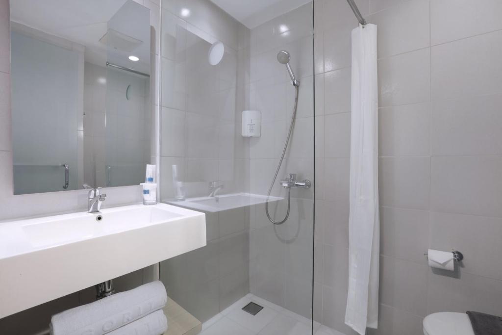 Koupelna v ubytování Algoritma Hotel