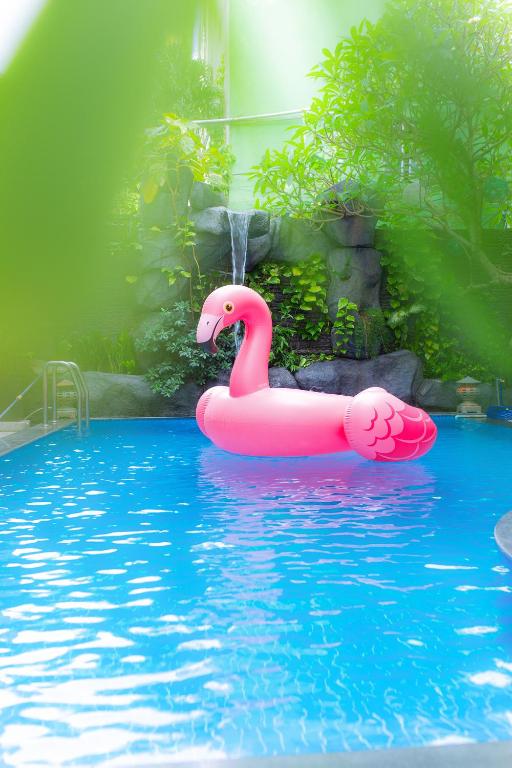 Bazén v ubytování Gold Coast Da Nang Hotel nebo v jeho okolí