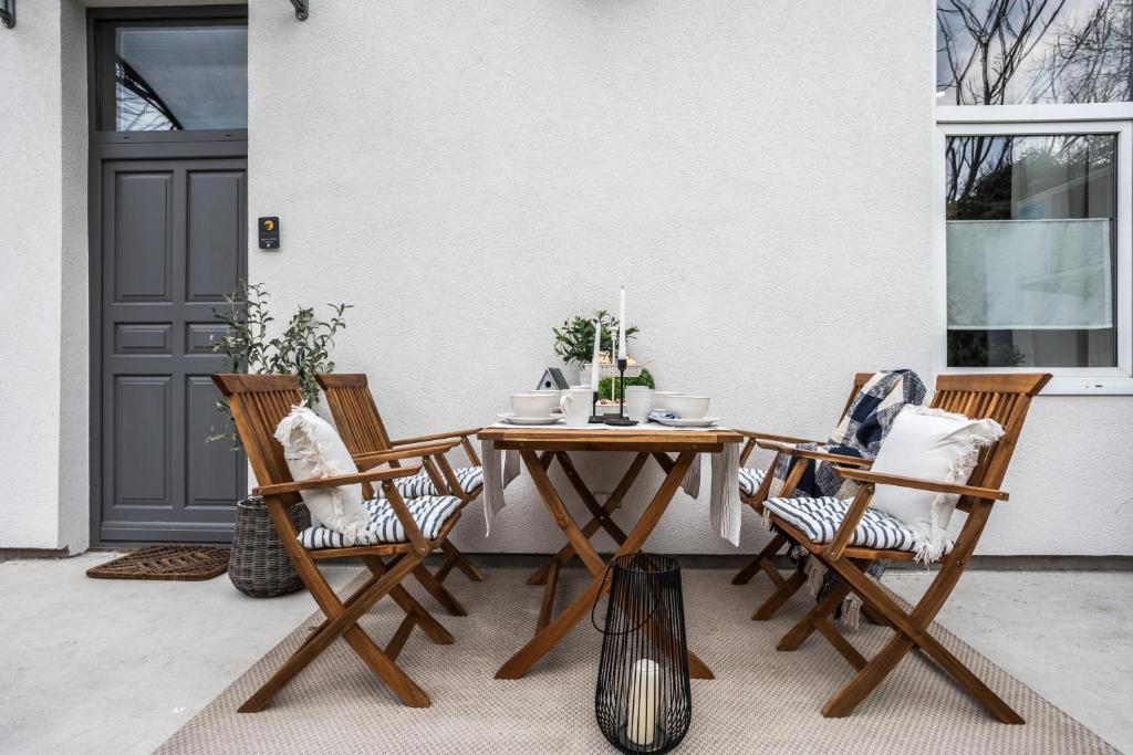 Patio alebo iná vonkajšia časť ubytovania Sweet Dream Apartman