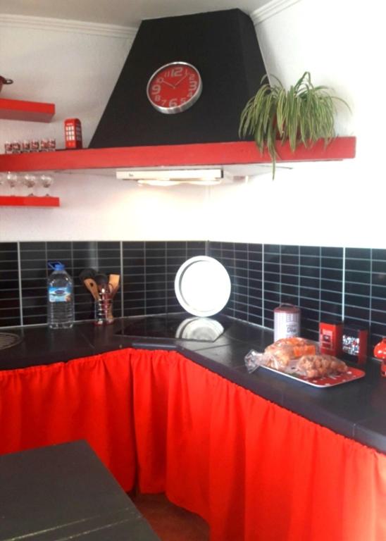 A kitchen or kitchenette at El Alfar